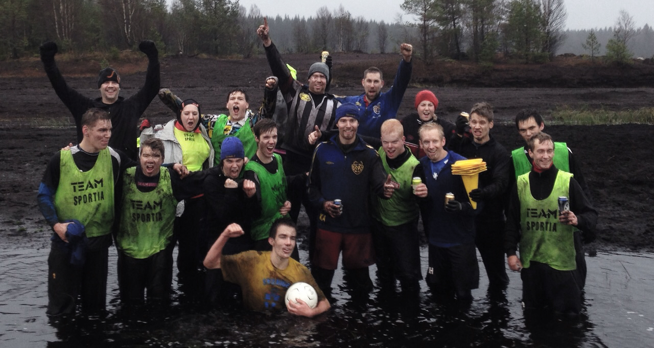 Mossfotbollen 2014 - vinst till de äldre med 4-3