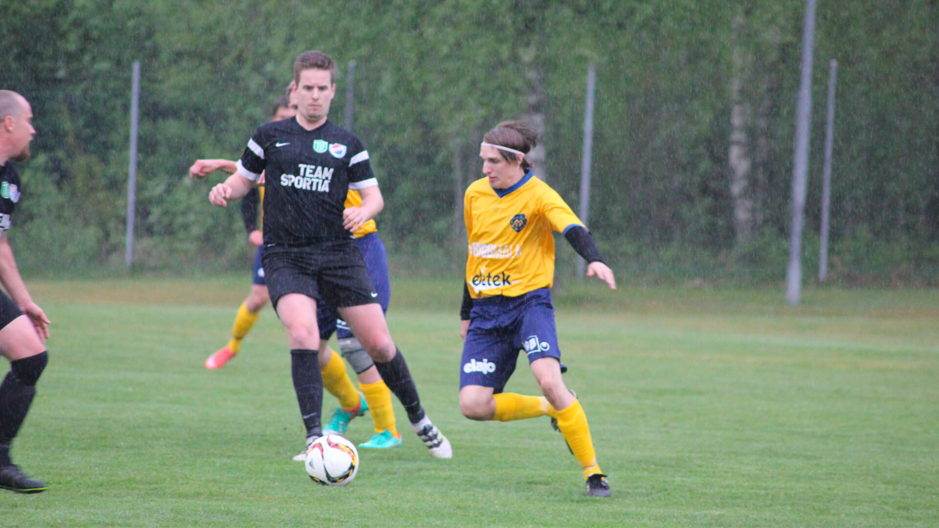 Daniel Johansson dribblar, Månstads IF