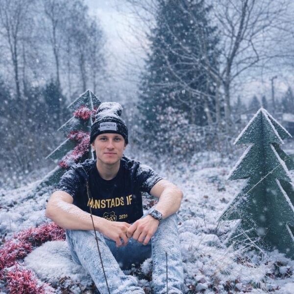 Hugo modellar 100-årsmerch